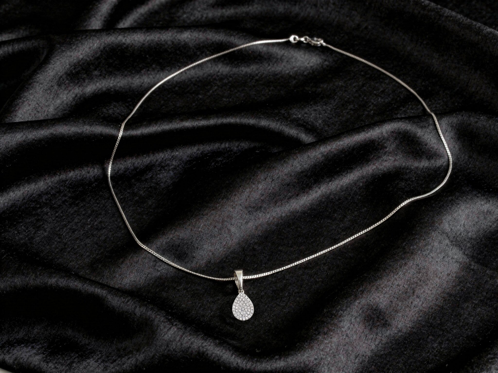 silver-glow-minimalistische-kette-mit-zirkonia-silber